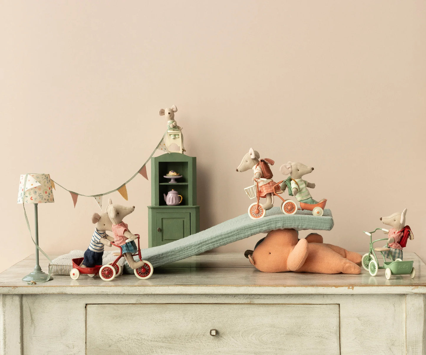 Tricycle Hanger (Mouse) - Coral