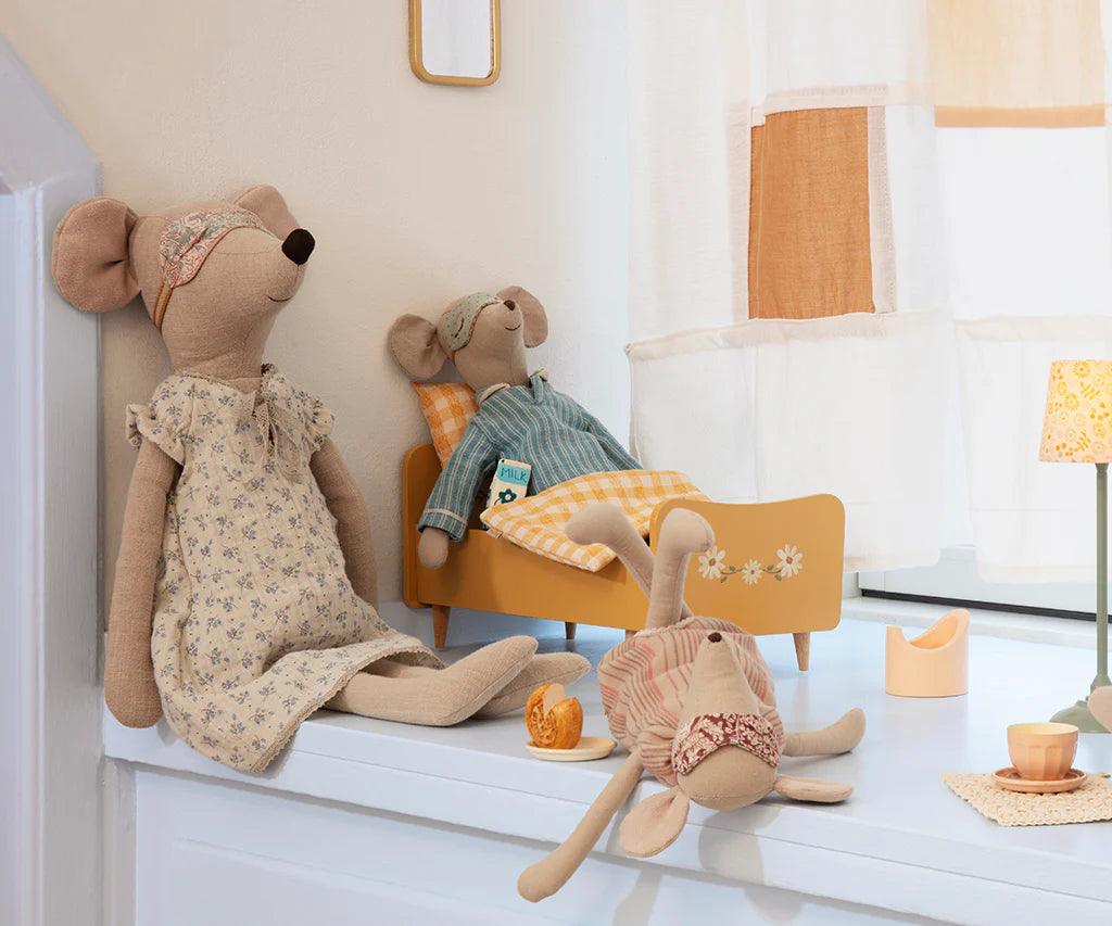 Medium Mouse in Nightgown - Mum