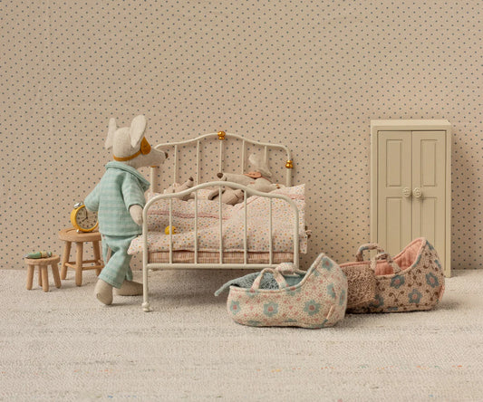 Vintage Bed (Mouse) - Off White