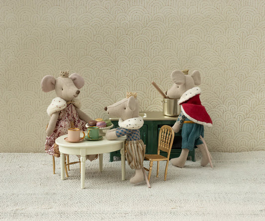 Vintage Dining Table (Mouse) - Off White