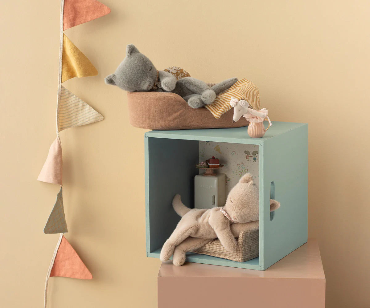 Sleeping Kitten Plus (Small) - Cream Peach