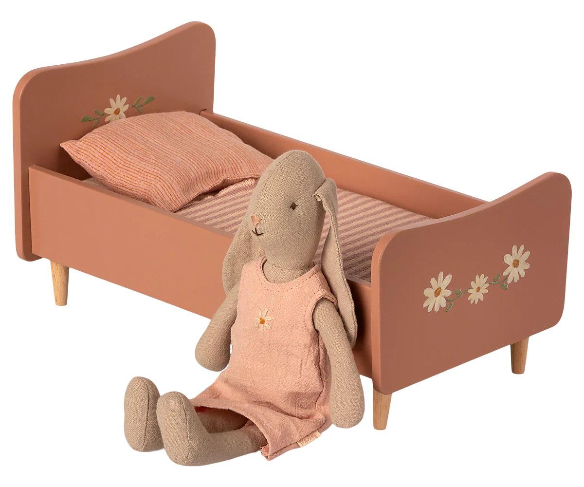 Wooden Bed (Miniature)