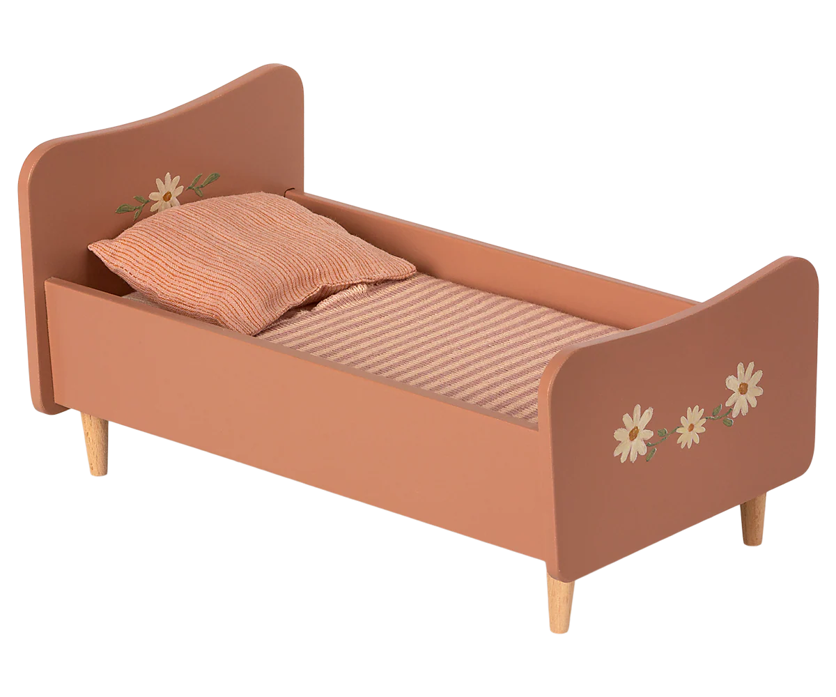Wooden Bed (Miniature)