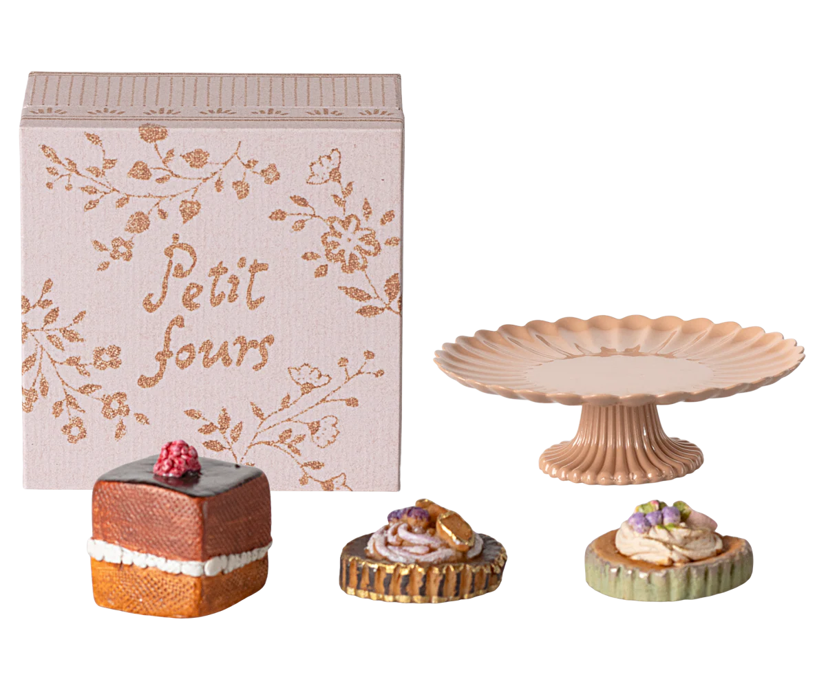 Cakes and Cakestand (Miniature)