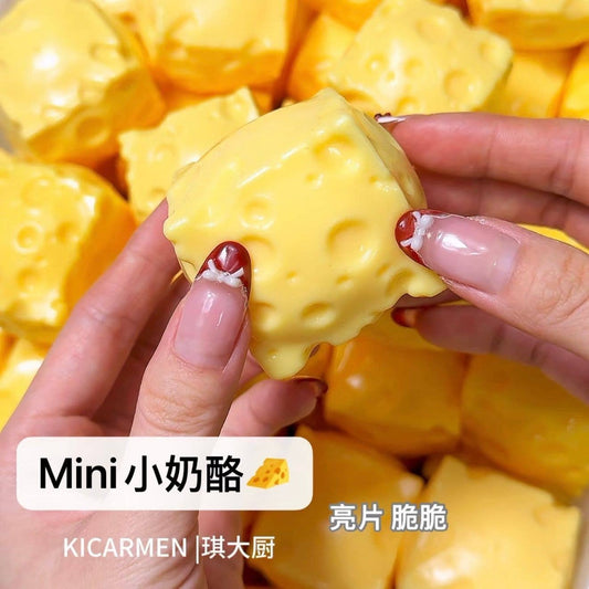 Mini Crunchy Cheese Squishy