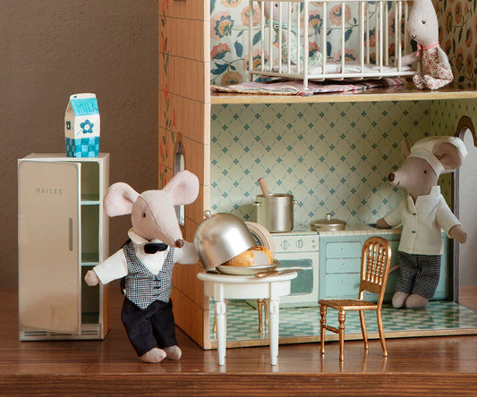 Waiter Mouse - Big Brother
