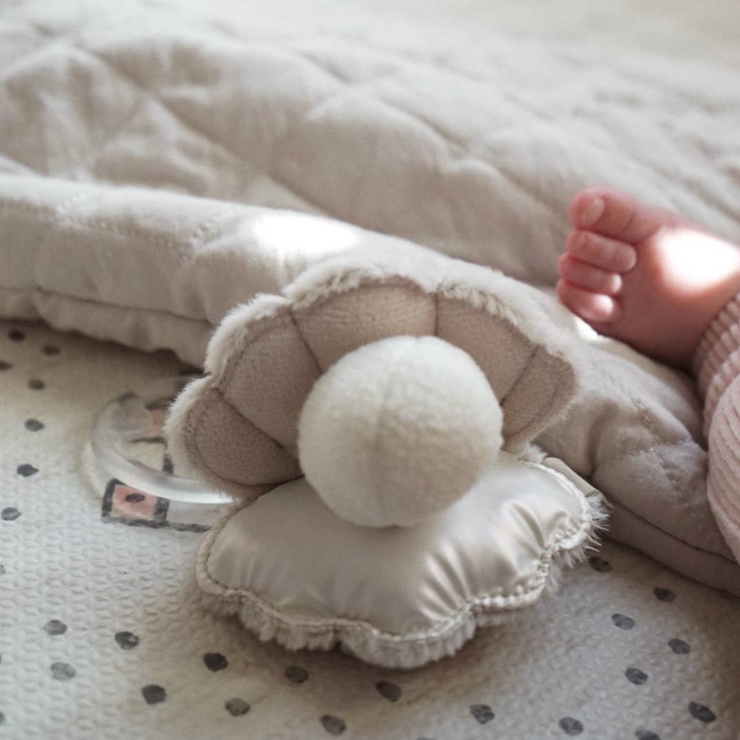 Clam and Pearl Rattle