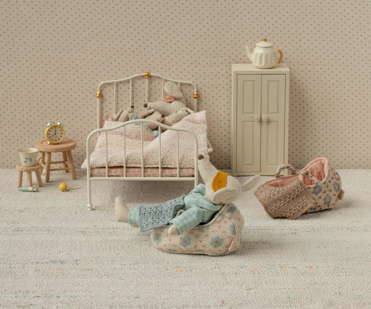 Carry Cot (Baby Mouse) - Rose