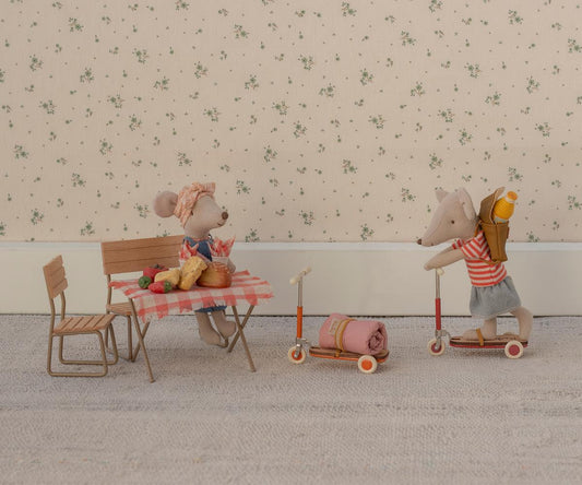 Garden Table Set (Mouse)