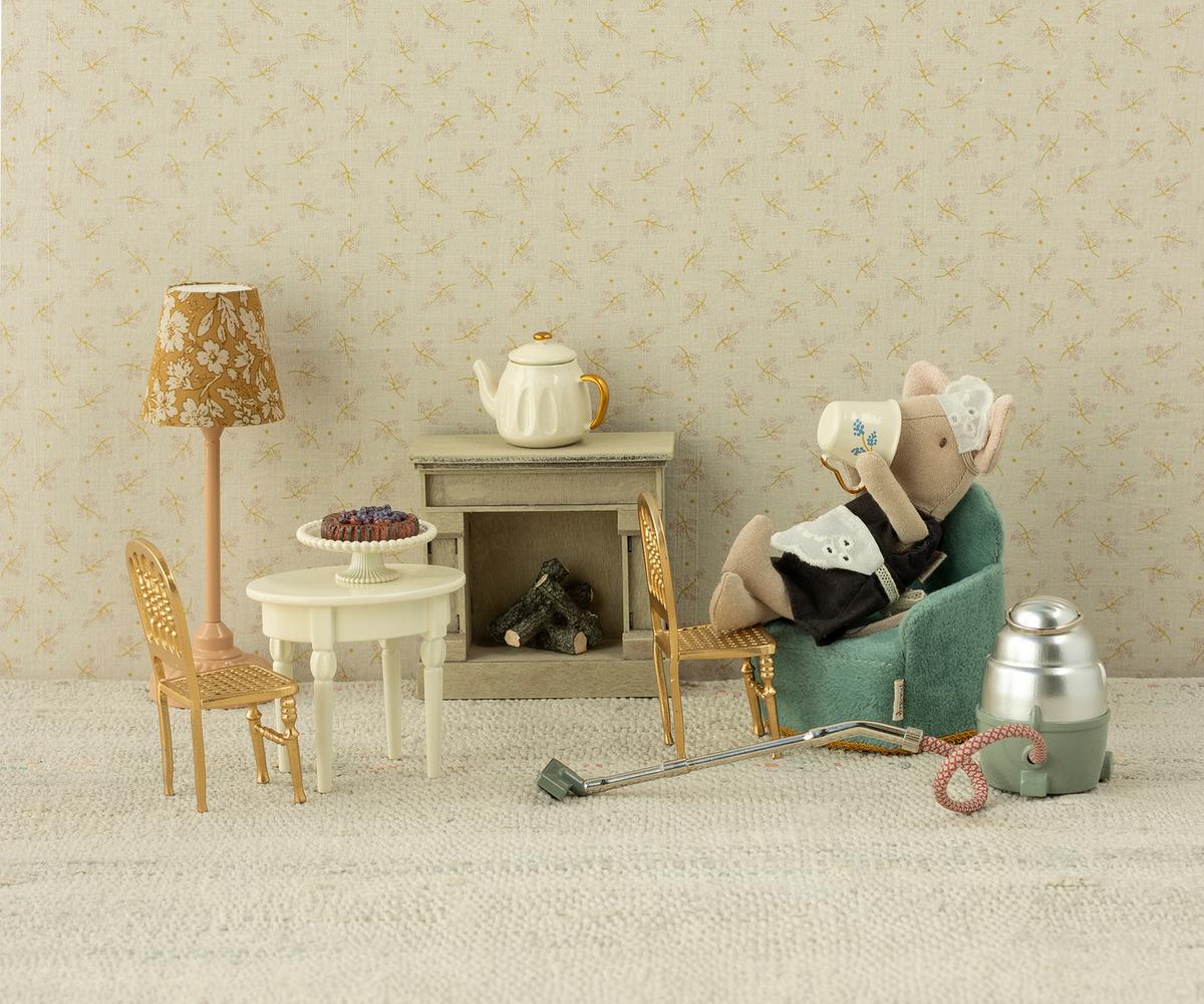 Maid Mouse - Big Sister