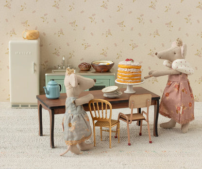 Party Cake and Cake Stand (Mouse)