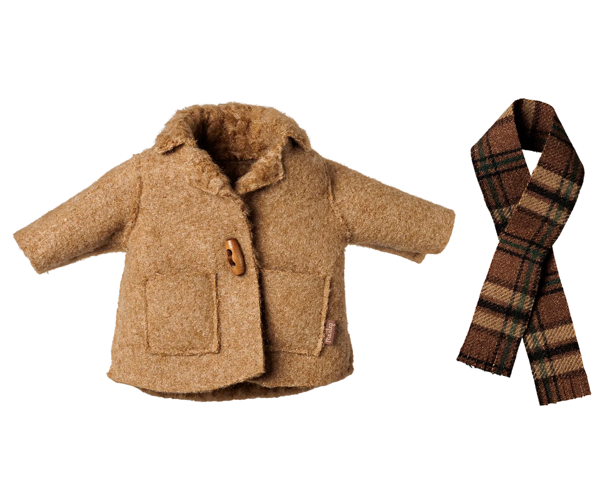 Jacket and Scarf (Medium Mouse)