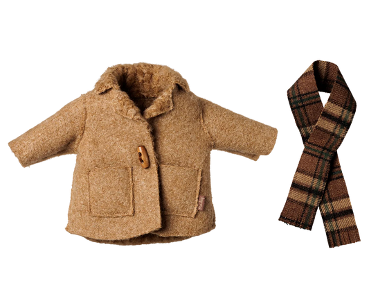 Jacket and Scarf (Medium Mouse)