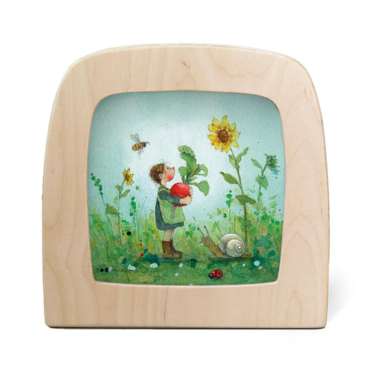 Daniella Dreschler silhouette - Mili Out to Play - Snail