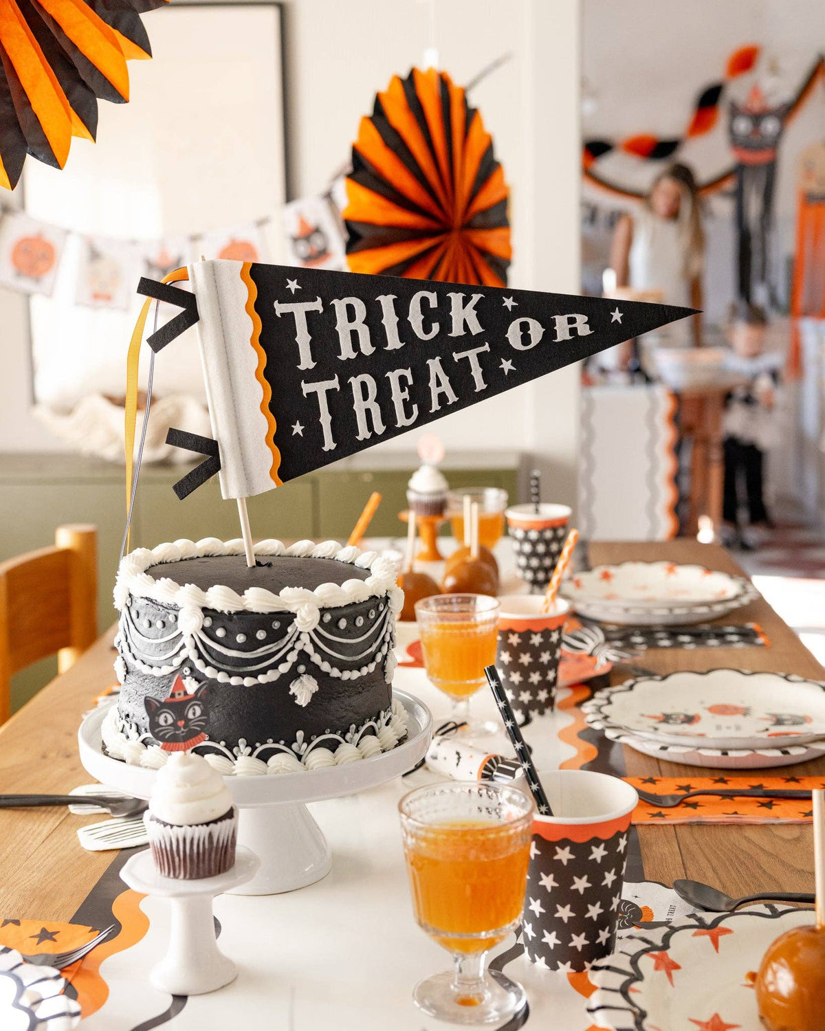 VHP1315 - Trick or Treat Felt Pennant