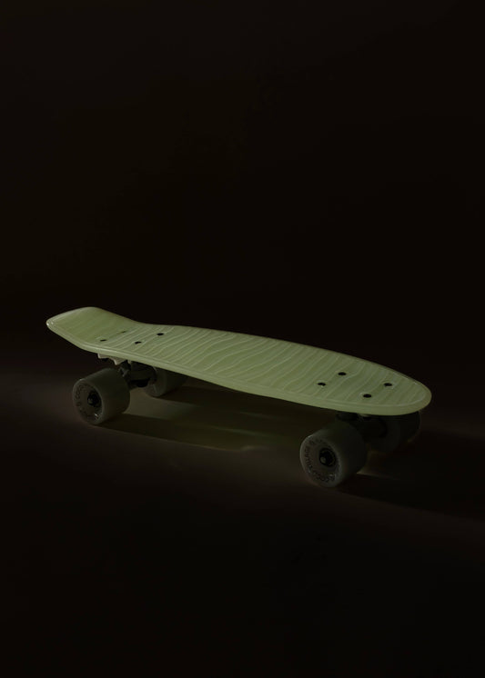 Kids’ Pintail Cruiser Skateboard–Glow in the Dark