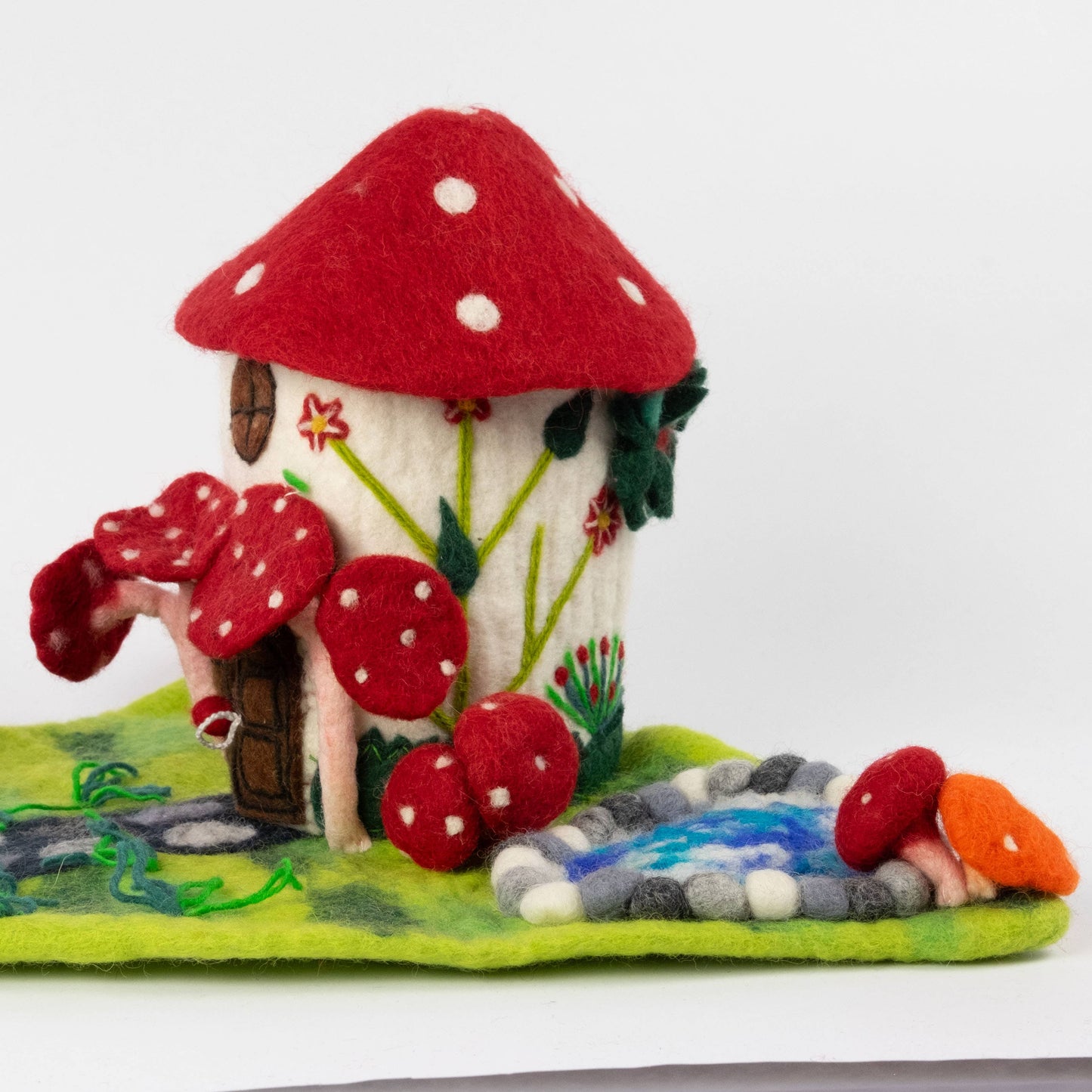 Felt House - Magic Mushroom